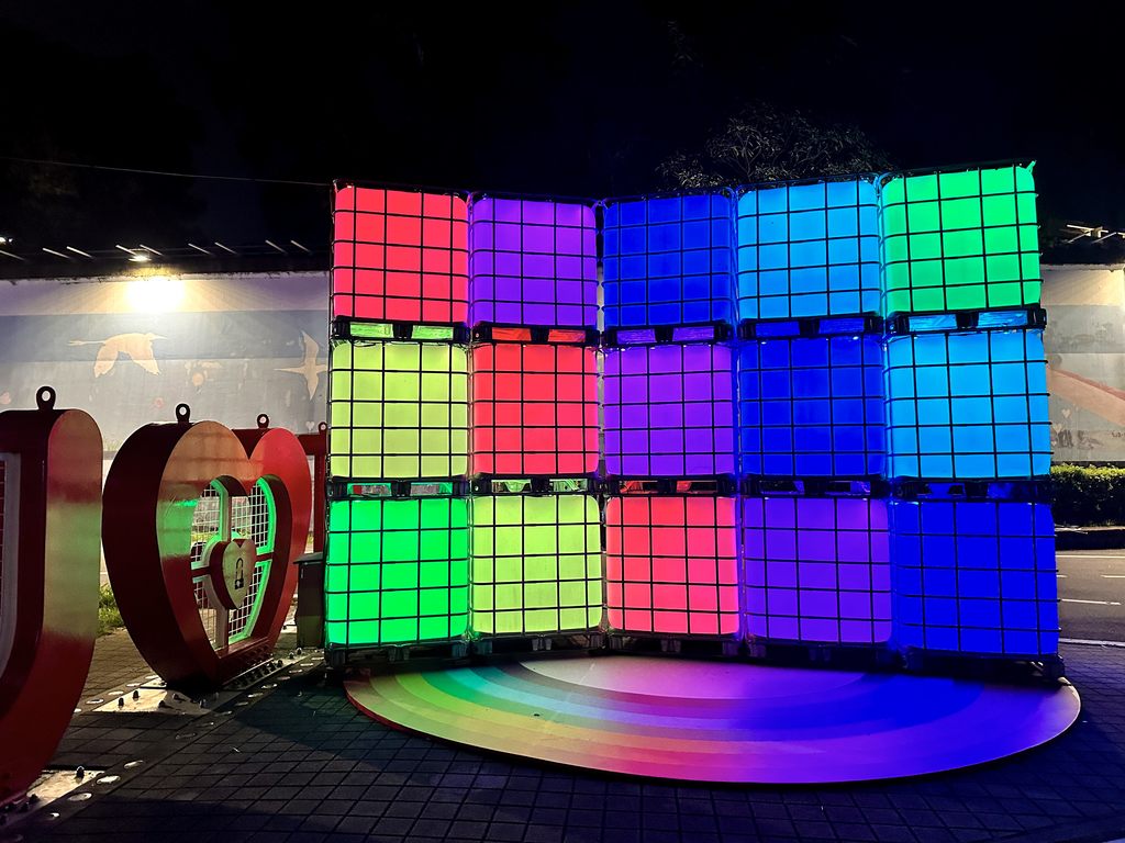 搭配炫彩光墙，打造网美打卡点(图片来源：台北市政府观光传播局)