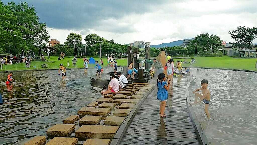 Free Water-sprinkling fun for the Entire Family at Neihu Sports Park