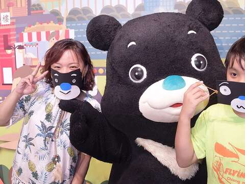 熊讚帶大小朋友DIY造型口罩 以趣味方式預防腸病毒