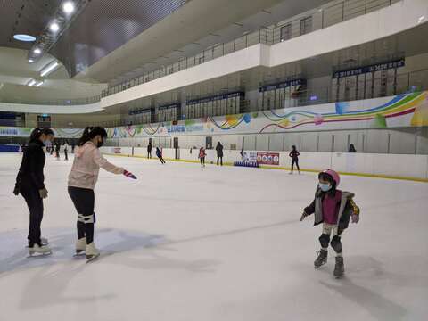 TRTC to Reopen Maokong Gondola, Taipei Arena Ice Land August 1
