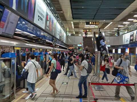 Chinese Valentine's Day: Take a Romantic Outing on the MRT