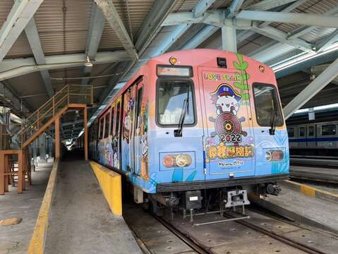 Zarpa el nuevo tren familiar pintado del MRT