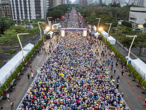 臺北馬拉松2.8萬人熱血奔跑 精彩每一步挑戰自我再寫紀錄