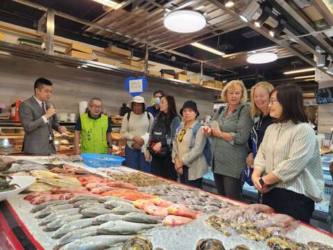 駐臺使節夫人參訪南門市場 副市長林奕華：歡迎蒞臨國際級觀光市場！