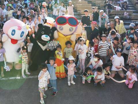 臺北市吉祥物「熊讚」提前慶生！大安森林公園快閃派對昨熱鬧登場 桃園吉祥物驚喜獻禮 大小朋友共享歡樂夏日回憶