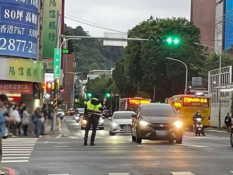 教師連假/北市警局強化疏導 交通順暢安心行