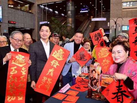 今马熊赞！蒋万安出席「丙午迎新春联挥毫大会」 发布马年春联