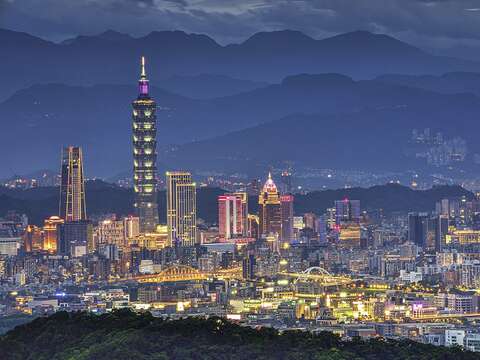龙马精神迎新春！内湖碧山岩赏景祈福好运来