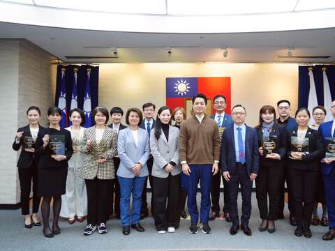 台北市首度入法办理观光永续金奖　蒋万安亲颁奖座鼓励旅宿业共创永续未来
