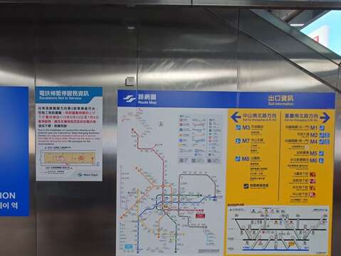 配合「車站鏤空區填平工程」 板南線臺北車站往南港展覽館方向後端月臺  兩座電扶梯5/23-7/6暫停使用