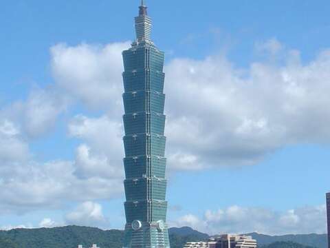 通知「台北101觀景台」於106年10月12日（星期四）舉行消防演練，當日延後營業