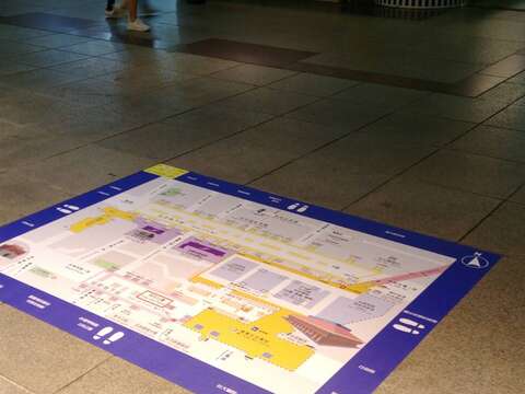 觀光傳播局出招改善臺北車站地下大迷宮 14日起試辦地貼式地圖1個月