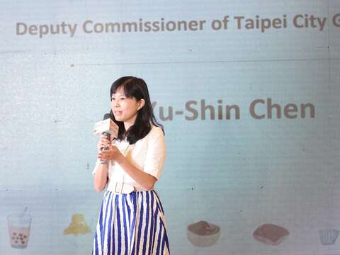 觀傳局副局長陳譽馨在產品發表會上介紹臺北豐富的觀光資源