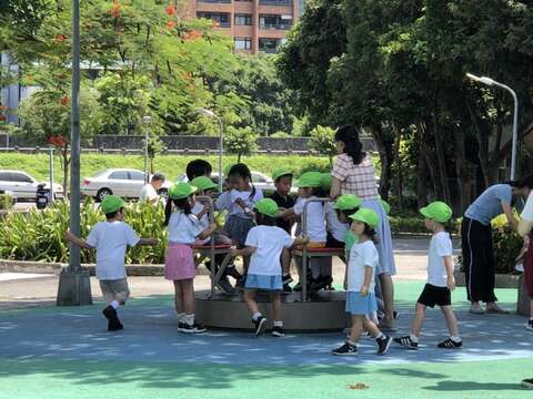 福志公園的「旋轉台」大小朋友都喜歡