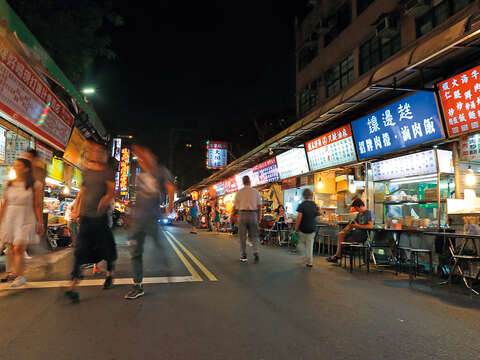 今年夏天的「台北夜市打牙祭」，要帶大家吃遍台北夜市好味道。（攝影／岩武栩）