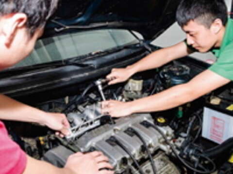 汽車修護課程培育專業的車輛工程技師，備受產業界肯定。（廖碩文攝）