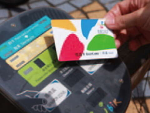 雙北市均採相同的YouBike系統，兩市皆可使用悠遊卡「嗶一聲」輕鬆借還車。（攝影／王能佑）