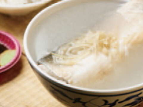 台南滷三塊選用臺南的虱目魚，並細心挑出魚刺，魚湯飄著淡淡酒香，讓湯頭更鮮甜。（攝影／楊智仁）