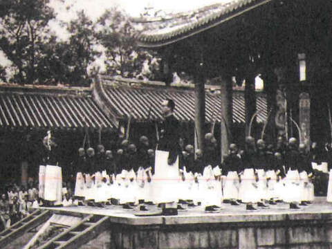 1955年臺北孔廟祭奠典禮。（圖／臺北市孔廟管理委員會提供）