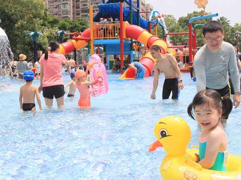 水鄉庭園是臺北每年夏天最受歡迎的大型玩水地點之一
