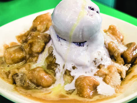 台湾にはタロイモを使った料理がたくさんありますが、中でもタロイモのアイスが観光客に人気です。(写真/TaiwanScene)