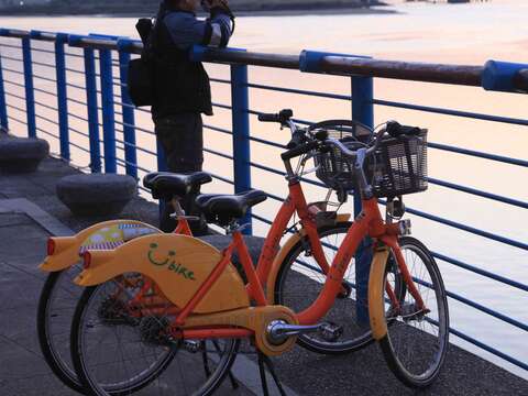 大稻埕碼頭是知名的夕陽拍攝地點
