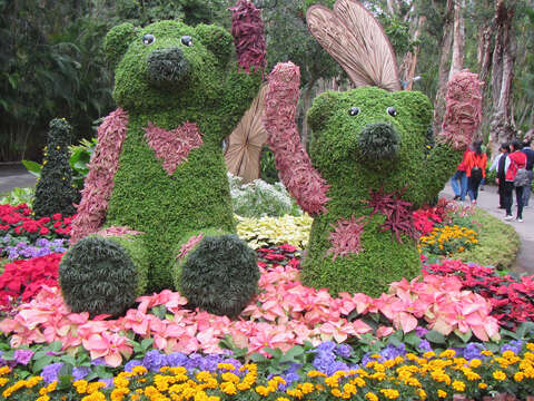 結合花與綠自然元素的樂活綠雕熊，自1月16日起現身台北士林官邸