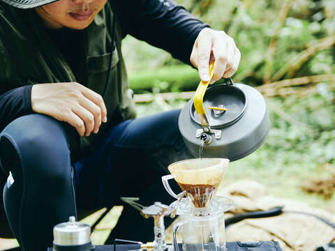 泡一杯烘焙度適中的咖啡，是格子登山的重要儀式。（圖／格式設計展策，趙豫中攝）