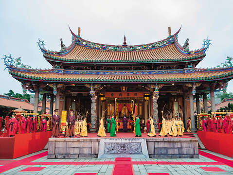 The Memorial Ceremony for Confucius in Taipei Confucius Temple is solemn and majestic.