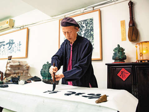 TAIPEI Fall 2019 Vol.17--More Than Calligraphy: Hsu Yung-Chin, a Calligrapher Combining Old and New