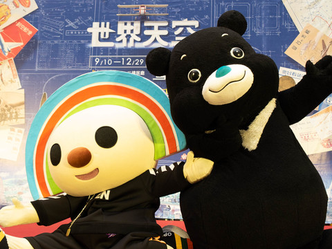 台北市吉祥物熊讚與統一超商OPEN小將陪伴小朋友們一起結業