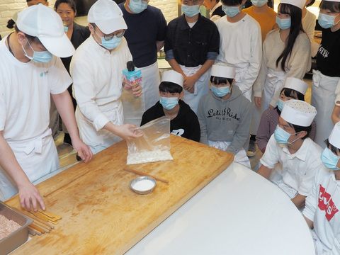 劉奕霆局長歡迎日本修學旅行來訪，也與師生一同體驗臺北市特色美食-2