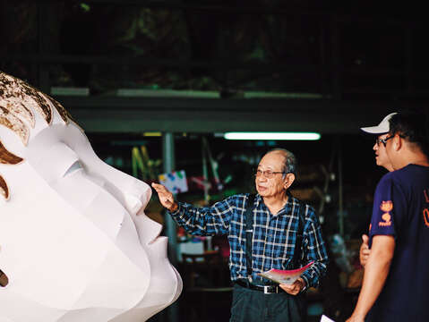 Lin Jianer has 30 years of experience making traditional lanterns. (Photo / Lin Jianer)