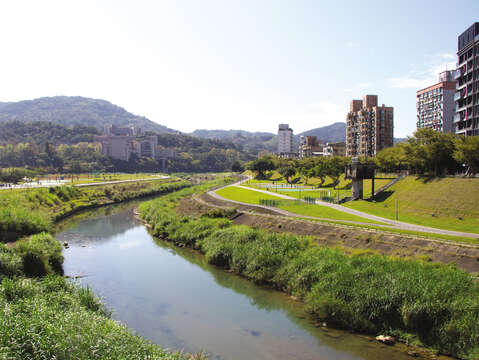 台北を流れる川の両側に設置されたリバーサイドパークはサイクリングに最適なスポットです。
