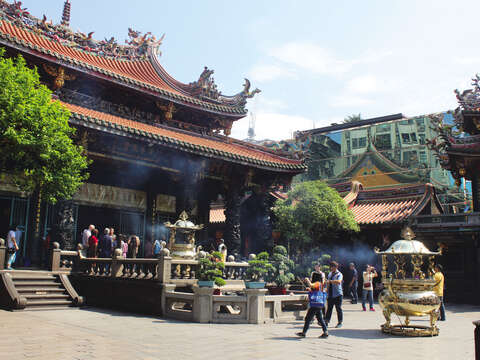 文化体験が好きな人は、趙博士がオススメする台北の寺廟訪問を通じて、台湾の信仰について学んでみましょう。(写真/劉佳雯)