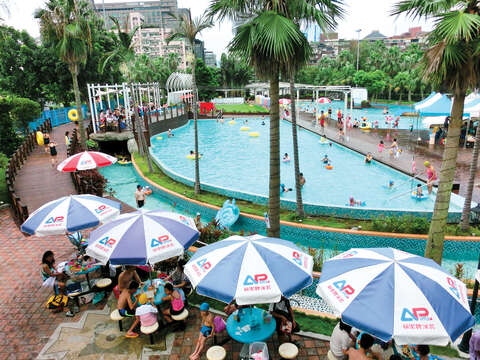暑さの厳しい夏は台北自来水園区で水遊びをして涼むのが最良の選択です。(写真/台北自來水園区)