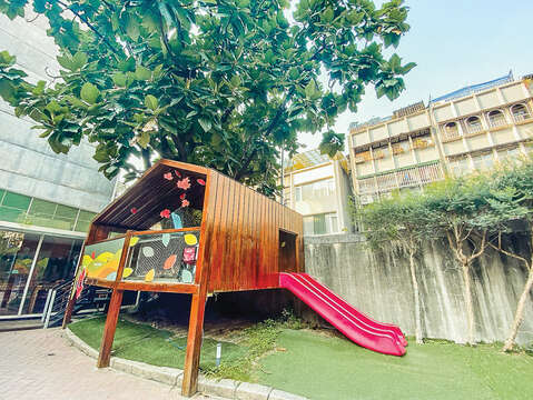 Mr. Tree is a good choice for your kids to burn some energy with its playground while you relax. (Photo/Mr. Tree)