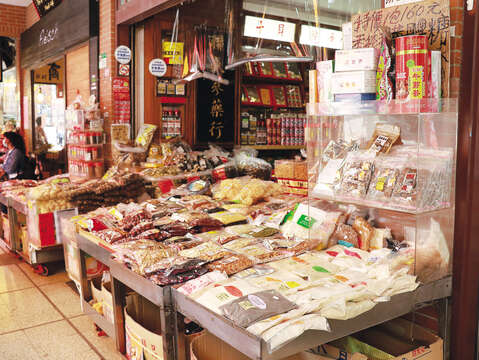南北貨は大稻埕の四大産業の一つで、現在もお店が多く点在する迪化街には様々な種類の南北雑貨が販売されています。