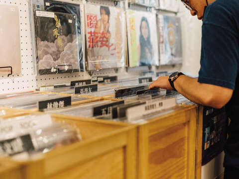 With a history of more than 40 years, Chia Chia has become a must-go record store where music fans can find both imported and local music.