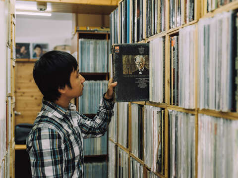 テクノロジーの進歩によって音楽産業は現在のように発展しましたが、台北にはレコードを保存しているお店が数多くあります。