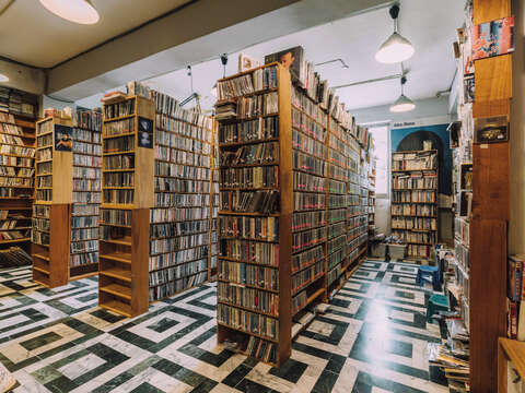 個体戶は店内で実際にレコードが流せるので、欲しい楽曲が見つけやすいお店です。