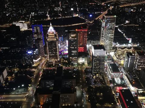 台北外宿節單身趴選在台北101的88樓舉辦，高空夜景增添浪漫氛圍。