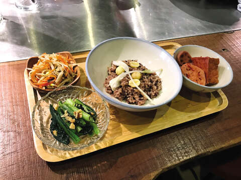 Try Xiao Xiao Place in Ximending, a vegetarian restaurant that cares about local farmers and brands.