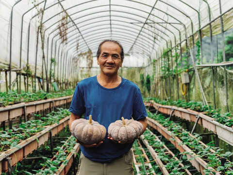 In seeking a healthier lifestyle, Martin Lin has been dedicated to organic farming in Baishihu for almost 20 years.