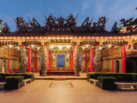 With a history of more than 300 years, Bishan Temple is not only a sacred spot in Baishihu, but also where visitors can admire splendid temple artworks.