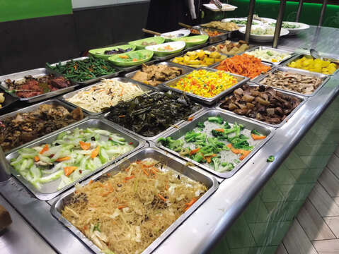 There are many vegetarian buffets in Taipei that have adapted to accommodate the vegetarian diet. (Photo/Taiwan Scene)