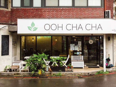 Ooh Cha ChaのMRT科技大楼駅付近の店舗には広々としたイートインスペースがあります。