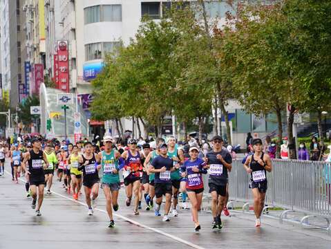 Mayor Sounds the Pistol for 2020 Taipei Marathon