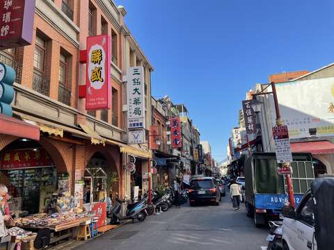 今日霞海城隍廟前迪化街