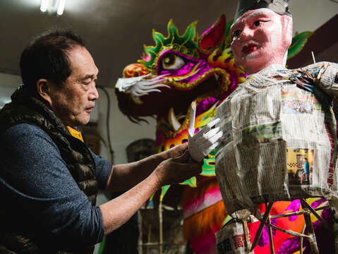 Lee Ching-rong, a master of Chinese papier-mâché, is known for his 100% handmade zhiza artworks that frequently appear in cultural and religious events in Taiwan.